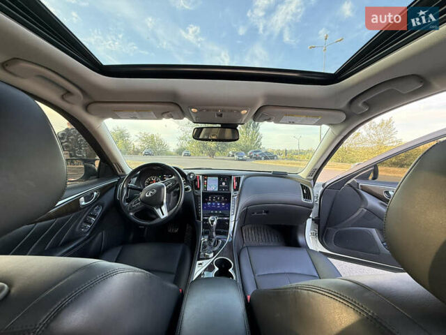 Белый Инфинити Q50, объемом двигателя 3 л и пробегом 80 тыс. км за 16500 $, фото 12 на Automoto.ua