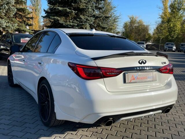 Белый Инфинити Q50, объемом двигателя 3 л и пробегом 82 тыс. км за 15500 $, фото 4 на Automoto.ua