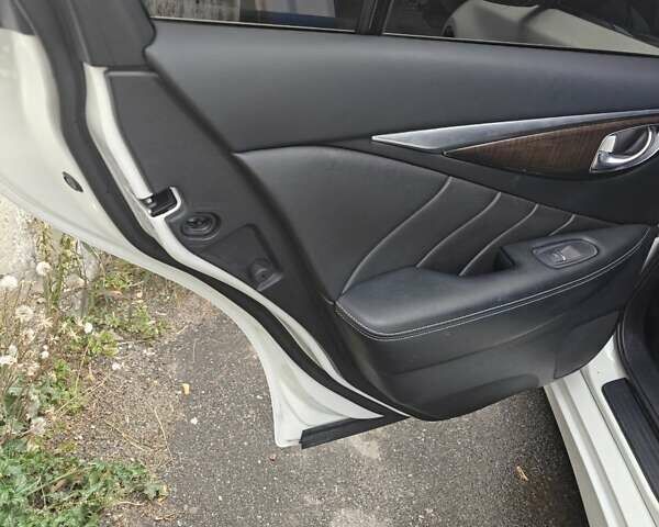 Білий Інфініті Q50, об'ємом двигуна 3 л та пробігом 115 тис. км за 15500 $, фото 30 на Automoto.ua