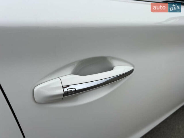 Белый Инфинити Q50, объемом двигателя 3 л и пробегом 144 тыс. км за 14500 $, фото 14 на Automoto.ua