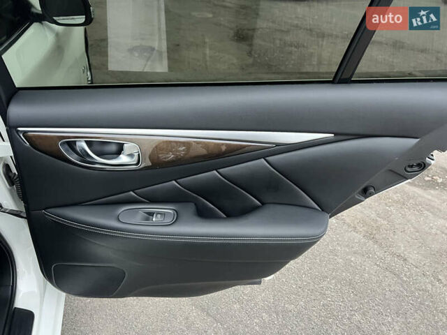 Белый Инфинити Q50, объемом двигателя 3 л и пробегом 144 тыс. км за 15900 $, фото 33 на Automoto.ua