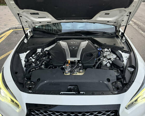 Белый Инфинити Q50, объемом двигателя 3 л и пробегом 190 тыс. км за 21000 $, фото 6 на Automoto.ua