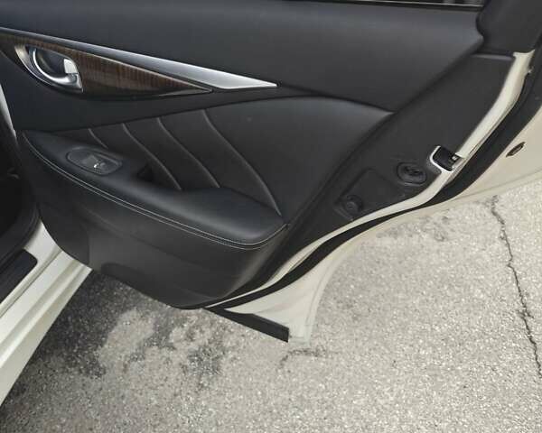 Білий Інфініті Q50, об'ємом двигуна 3 л та пробігом 115 тис. км за 15500 $, фото 28 на Automoto.ua