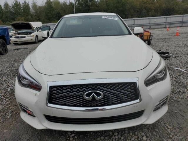 Белый Инфинити Q50, объемом двигателя 2 л и пробегом 148 тыс. км за 2200 $, фото 4 на Automoto.ua