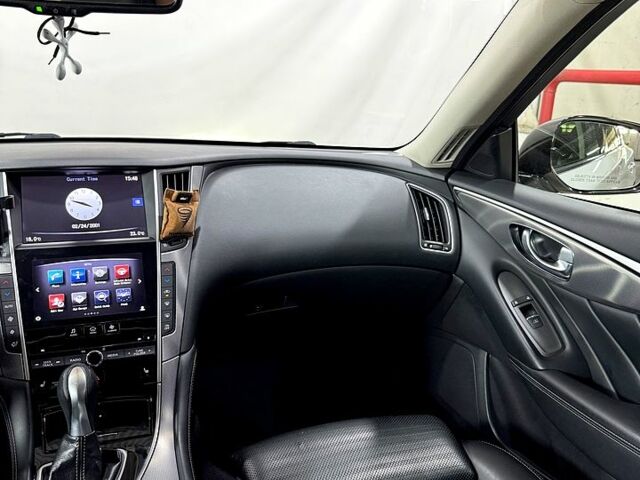 Белый Инфинити Q50, объемом двигателя 3 л и пробегом 146 тыс. км за 17200 $, фото 7 на Automoto.ua