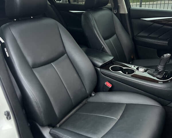 Белый Инфинити Q50, объемом двигателя 3 л и пробегом 144 тыс. км за 15900 $, фото 22 на Automoto.ua