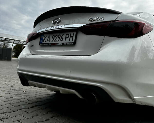 Білий Інфініті Q50, об'ємом двигуна 3 л та пробігом 152 тис. км за 15000 $, фото 19 на Automoto.ua