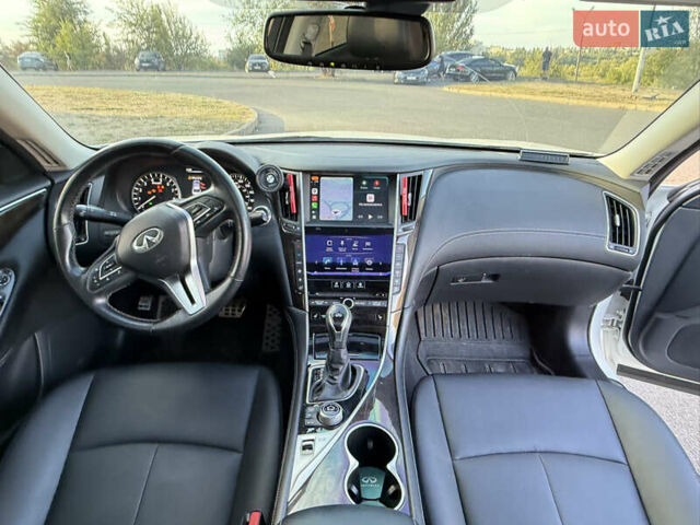 Белый Инфинити Q50, объемом двигателя 3 л и пробегом 80 тыс. км за 16500 $, фото 14 на Automoto.ua