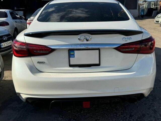 Белый Инфинити Q50, объемом двигателя 3 л и пробегом 195 тыс. км за 20000 $, фото 1 на Automoto.ua