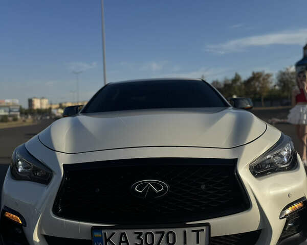 Белый Инфинити Q50, объемом двигателя 3 л и пробегом 80 тыс. км за 16500 $, фото 5 на Automoto.ua