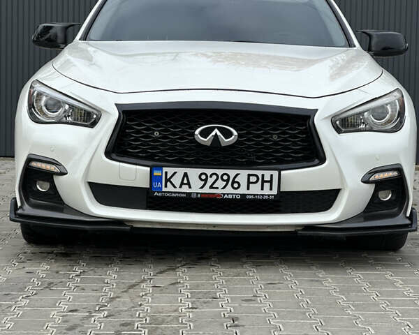Білий Інфініті Q50, об'ємом двигуна 3 л та пробігом 152 тис. км за 15000 $, фото 3 на Automoto.ua