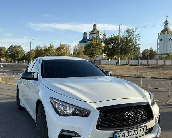 Белый Инфинити Q50, объемом двигателя 3 л и пробегом 80 тыс. км за 16500 $, фото 4 на Automoto.ua