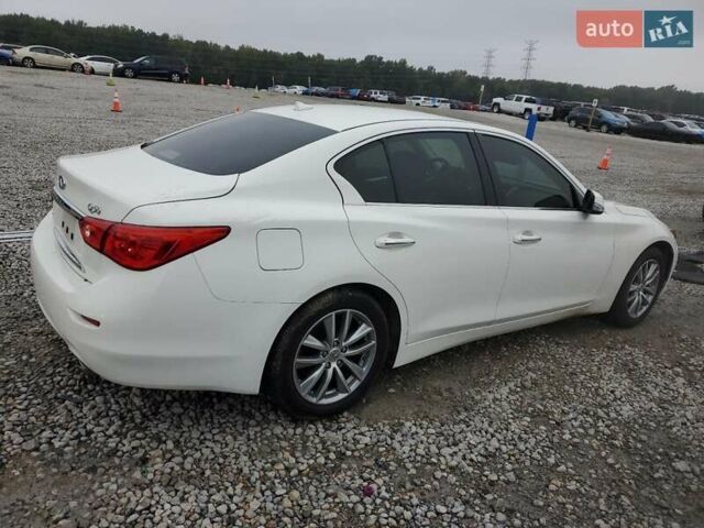 Белый Инфинити Q50, объемом двигателя 2 л и пробегом 148 тыс. км за 2200 $, фото 2 на Automoto.ua