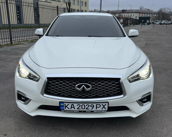 Белый Инфинити Q50, объемом двигателя 3 л и пробегом 144 тыс. км за 15900 $, фото 12 на Automoto.ua