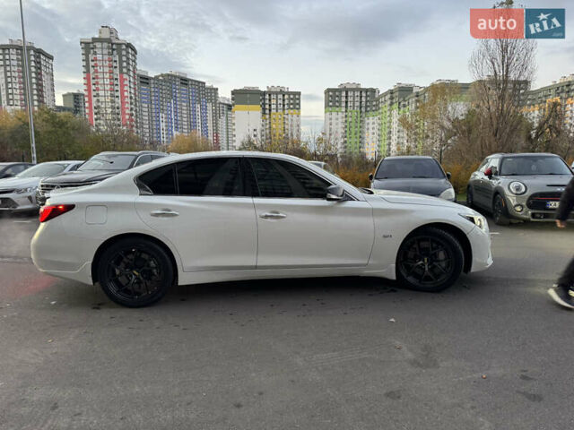 Белый Инфинити Q50, объемом двигателя 3 л и пробегом 190 тыс. км за 21000 $, фото 5 на Automoto.ua