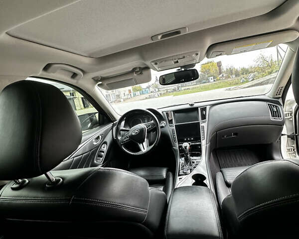 Білий Інфініті Q50, об'ємом двигуна 3 л та пробігом 152 тис. км за 15000 $, фото 35 на Automoto.ua