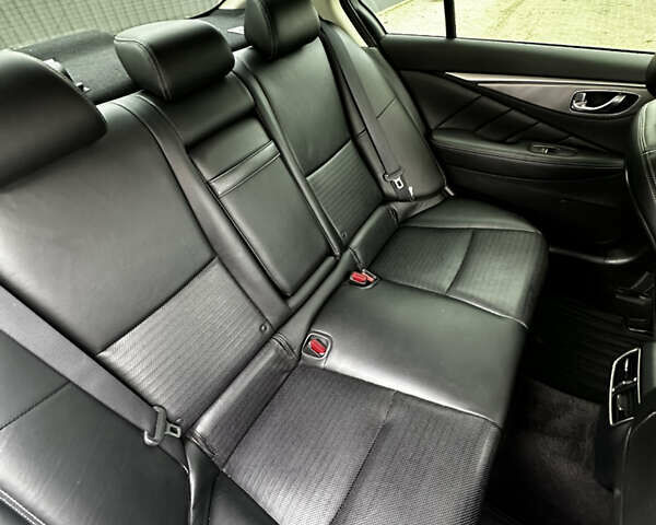 Білий Інфініті Q50, об'ємом двигуна 3 л та пробігом 152 тис. км за 15000 $, фото 34 на Automoto.ua