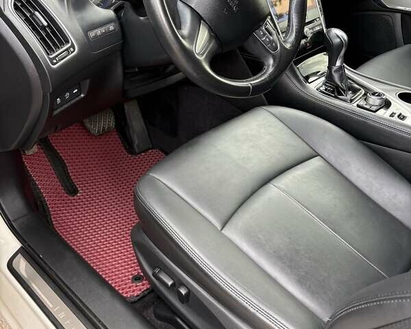 Белый Инфинити Q50, объемом двигателя 1.99 л и пробегом 97 тыс. км за 15500 $, фото 10 на Automoto.ua