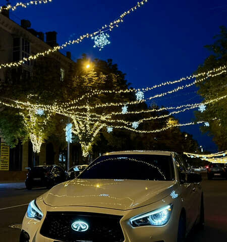 Белый Инфинити Q50, объемом двигателя 3 л и пробегом 80 тыс. км за 16500 $, фото 1 на Automoto.ua