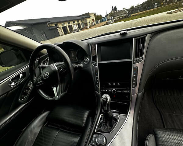 Білий Інфініті Q50, об'ємом двигуна 3 л та пробігом 152 тис. км за 15000 $, фото 31 на Automoto.ua