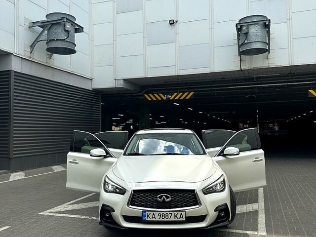 Белый Инфинити Q50, объемом двигателя 3 л и пробегом 148 тыс. км за 16500 $, фото 1 на Automoto.ua