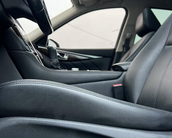 Белый Инфинити Q50, объемом двигателя 3 л и пробегом 144 тыс. км за 15900 $, фото 17 на Automoto.ua