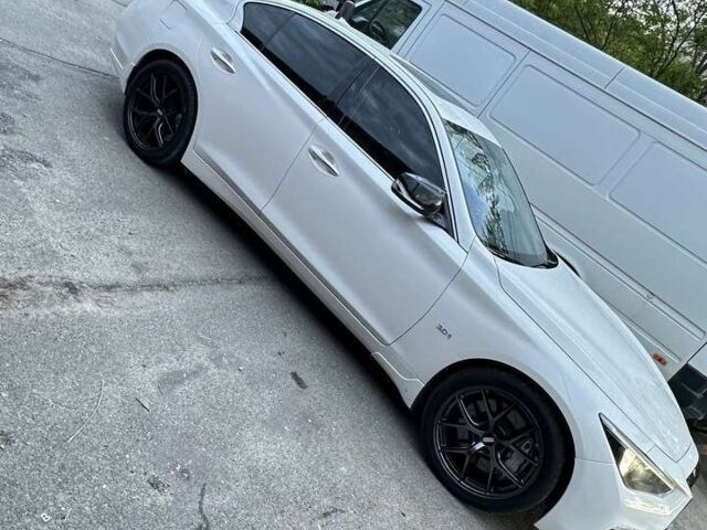 Белый Инфинити Q50, объемом двигателя 3 л и пробегом 195 тыс. км за 20000 $, фото 2 на Automoto.ua