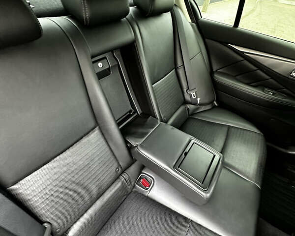 Білий Інфініті Q50, об'ємом двигуна 3 л та пробігом 152 тис. км за 15000 $, фото 37 на Automoto.ua