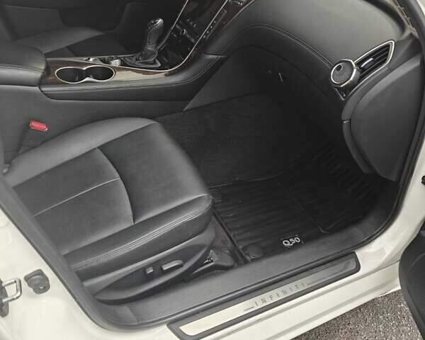 Білий Інфініті Q50, об'ємом двигуна 3 л та пробігом 115 тис. км за 15500 $, фото 26 на Automoto.ua