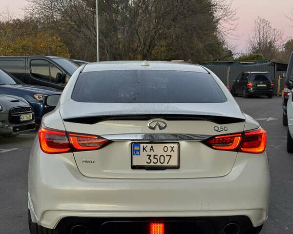 Белый Инфинити Q50, объемом двигателя 3 л и пробегом 190 тыс. км за 21000 $, фото 1 на Automoto.ua