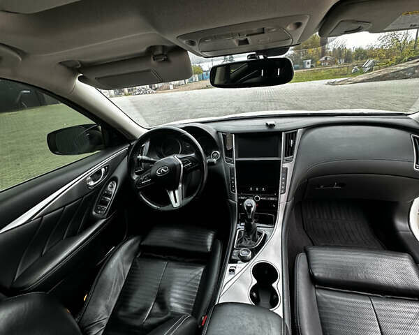 Білий Інфініті Q50, об'ємом двигуна 3 л та пробігом 152 тис. км за 15000 $, фото 36 на Automoto.ua