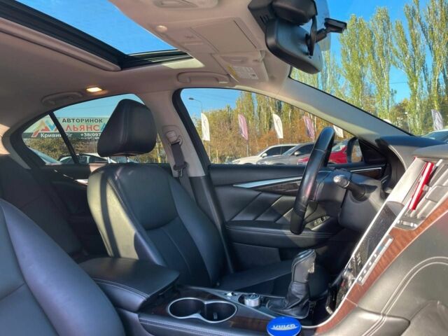 Белый Инфинити Q50, объемом двигателя 3 л и пробегом 82 тыс. км за 15500 $, фото 14 на Automoto.ua