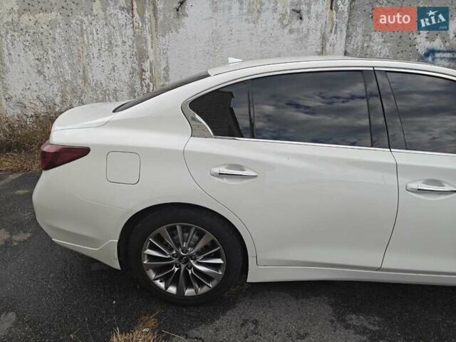 Білий Інфініті Q50, об'ємом двигуна 3 л та пробігом 115 тис. км за 15500 $, фото 5 на Automoto.ua