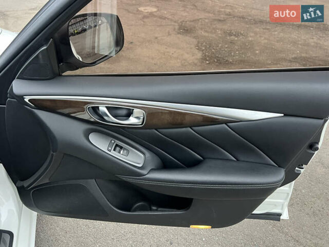 Белый Инфинити Q50, объемом двигателя 3 л и пробегом 144 тыс. км за 15900 $, фото 20 на Automoto.ua