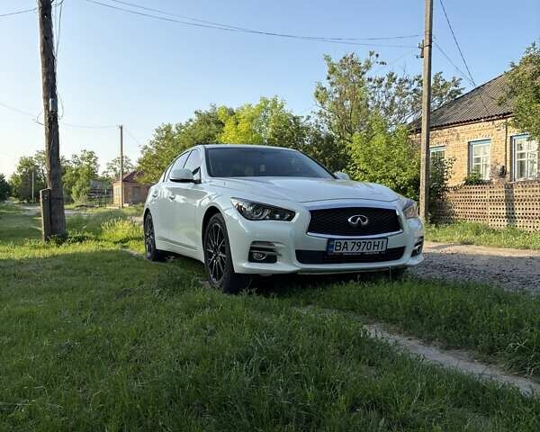Белый Инфинити Q50, объемом двигателя 1.99 л и пробегом 97 тыс. км за 15500 $, фото 1 на Automoto.ua