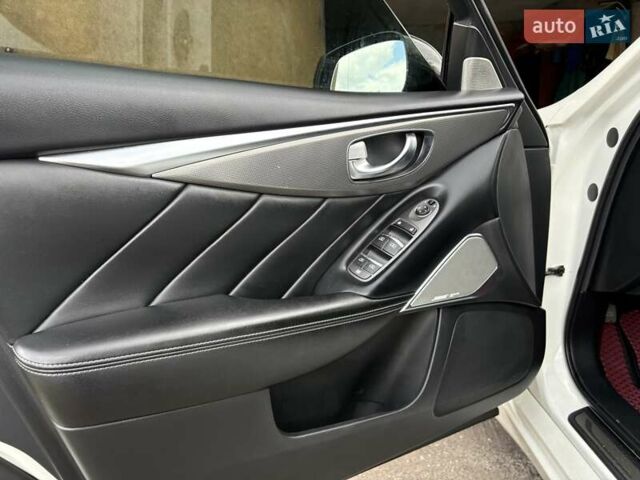 Белый Инфинити Q50, объемом двигателя 1.99 л и пробегом 97 тыс. км за 15500 $, фото 11 на Automoto.ua