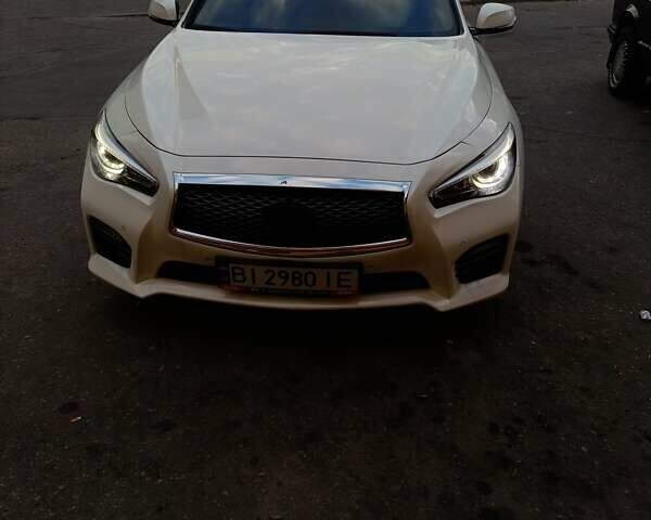 Белый Инфинити Q50, объемом двигателя 3.5 л и пробегом 64 тыс. км за 22999 $, фото 4 на Automoto.ua