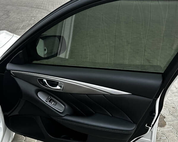 Білий Інфініті Q50, об'ємом двигуна 3 л та пробігом 152 тис. км за 15000 $, фото 30 на Automoto.ua