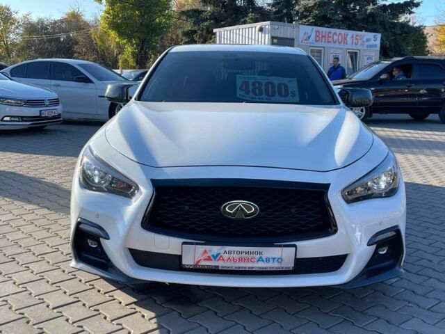 Белый Инфинити Q50, объемом двигателя 3 л и пробегом 82 тыс. км за 15500 $, фото 1 на Automoto.ua