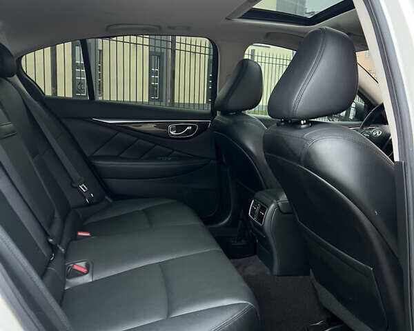 Белый Инфинити Q50, объемом двигателя 3 л и пробегом 144 тыс. км за 14500 $, фото 34 на Automoto.ua