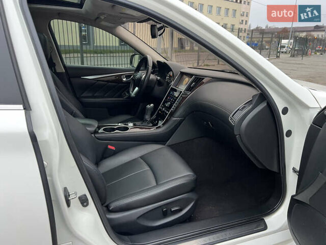 Белый Инфинити Q50, объемом двигателя 3 л и пробегом 144 тыс. км за 15900 $, фото 24 на Automoto.ua