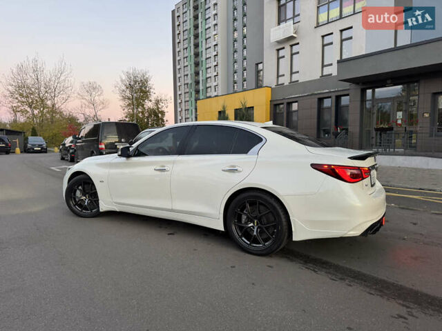 Белый Инфинити Q50, объемом двигателя 3 л и пробегом 190 тыс. км за 21000 $, фото 3 на Automoto.ua