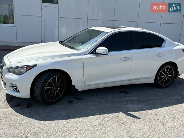 Белый Инфинити Q50, объемом двигателя 1.99 л и пробегом 97 тыс. км за 15500 $, фото 6 на Automoto.ua