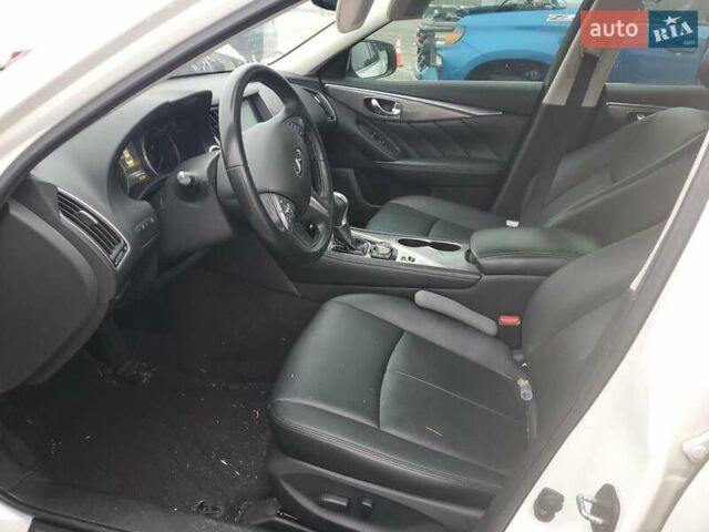 Белый Инфинити Q50, объемом двигателя 2 л и пробегом 148 тыс. км за 2200 $, фото 6 на Automoto.ua