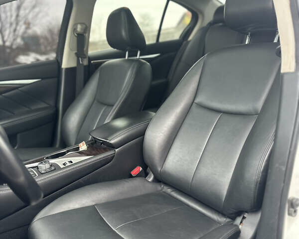 Білий Інфініті Q50, об'ємом двигуна 3 л та пробігом 155 тис. км за 14999 $, фото 18 на Automoto.ua