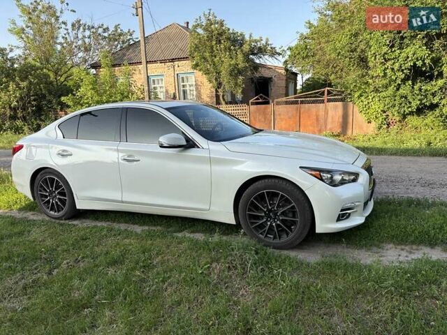 Белый Инфинити Q50, объемом двигателя 1.99 л и пробегом 97 тыс. км за 15500 $, фото 4 на Automoto.ua