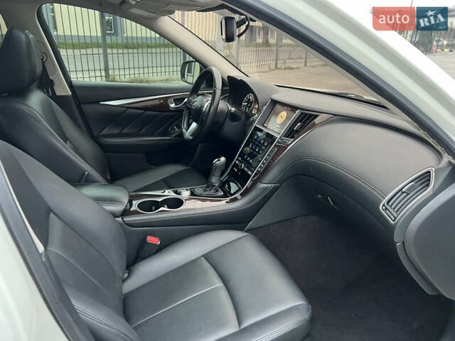 Белый Инфинити Q50, объемом двигателя 3 л и пробегом 144 тыс. км за 15900 $, фото 21 на Automoto.ua