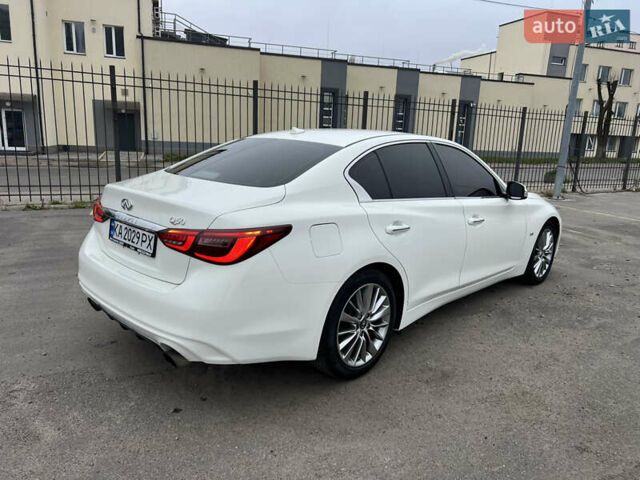 Белый Инфинити Q50, объемом двигателя 3 л и пробегом 144 тыс. км за 15900 $, фото 4 на Automoto.ua
