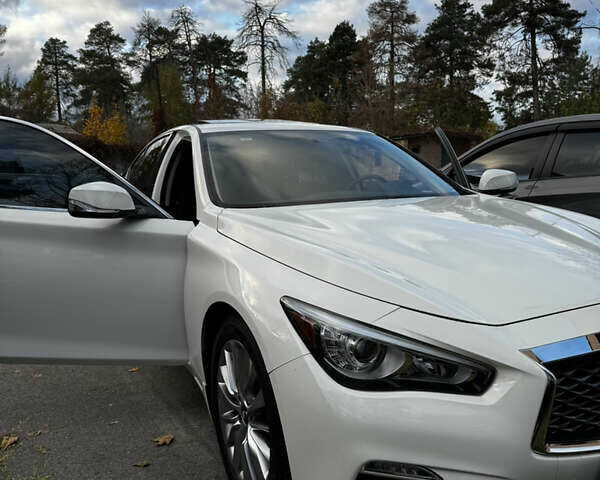 Белый Инфинити Q50, объемом двигателя 3 л и пробегом 85 тыс. км за 19000 $, фото 5 на Automoto.ua