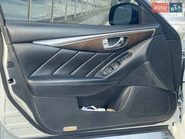 Білий Інфініті Q50, об'ємом двигуна 3 л та пробігом 125 тис. км за 19700 $, фото 15 на Automoto.ua